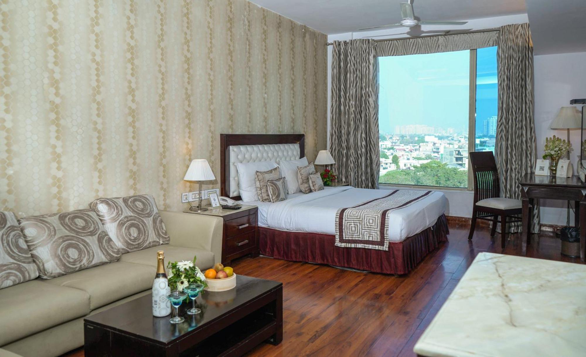 Treehouse Queens Pearl Gurgaon Eksteriør billede