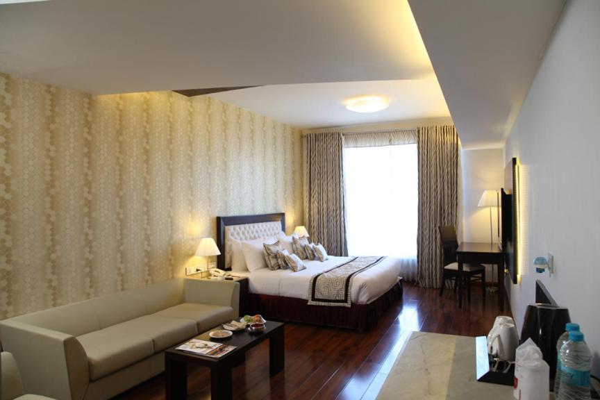 Treehouse Queens Pearl Gurgaon Eksteriør billede