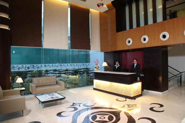 Treehouse Queens Pearl Gurgaon Eksteriør billede