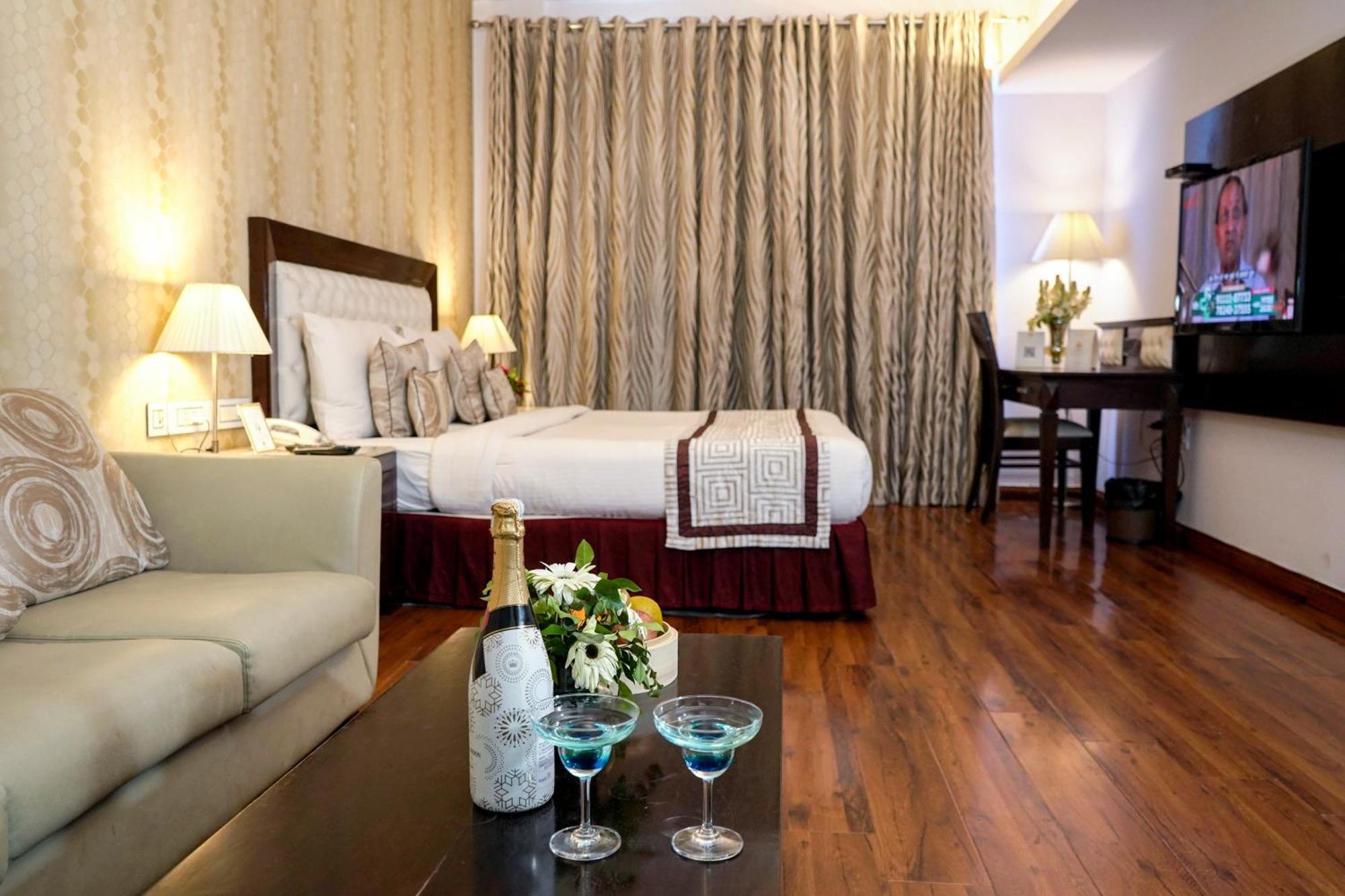 Treehouse Queens Pearl Gurgaon Eksteriør billede