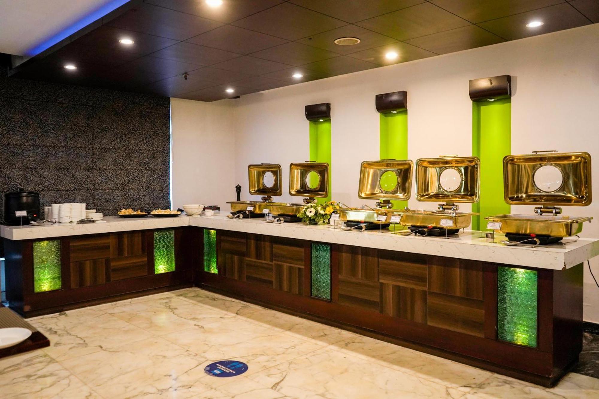 Treehouse Queens Pearl Gurgaon Eksteriør billede