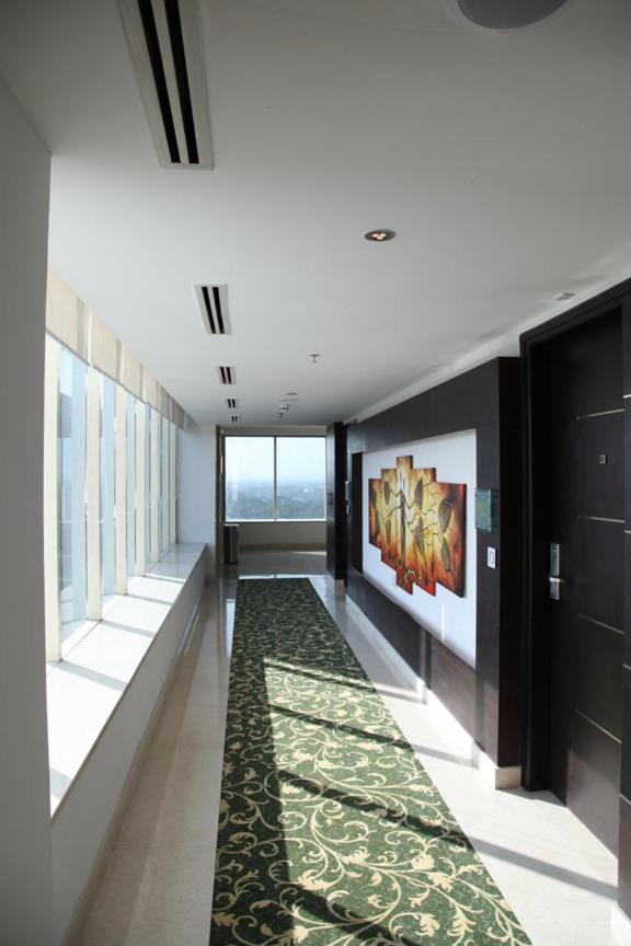 Treehouse Queens Pearl Gurgaon Eksteriør billede
