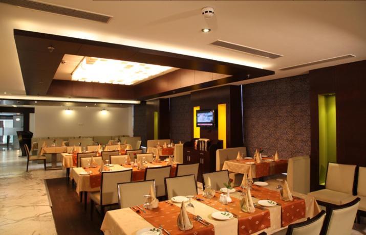 Treehouse Queens Pearl Gurgaon Eksteriør billede