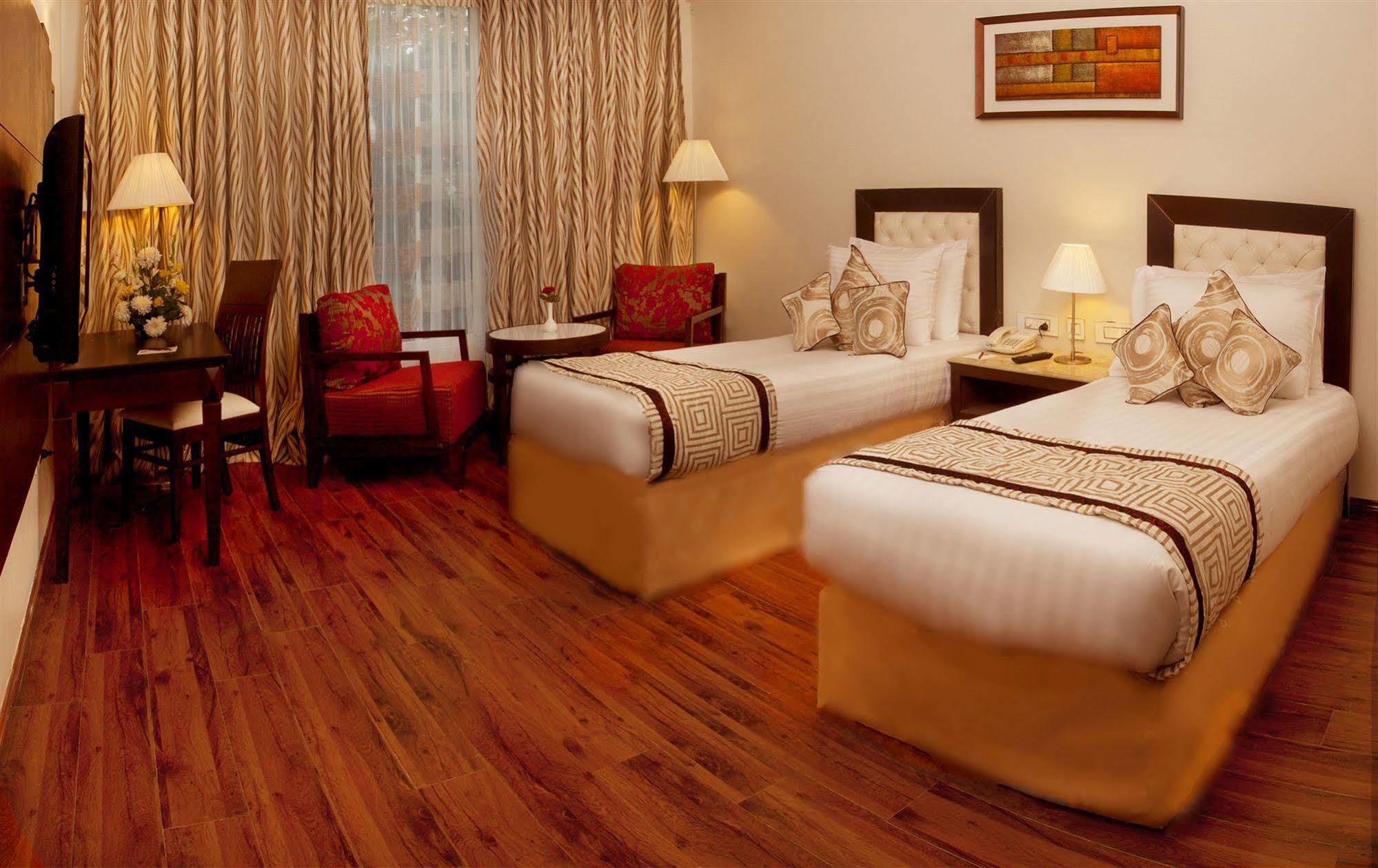 Treehouse Queens Pearl Gurgaon Eksteriør billede