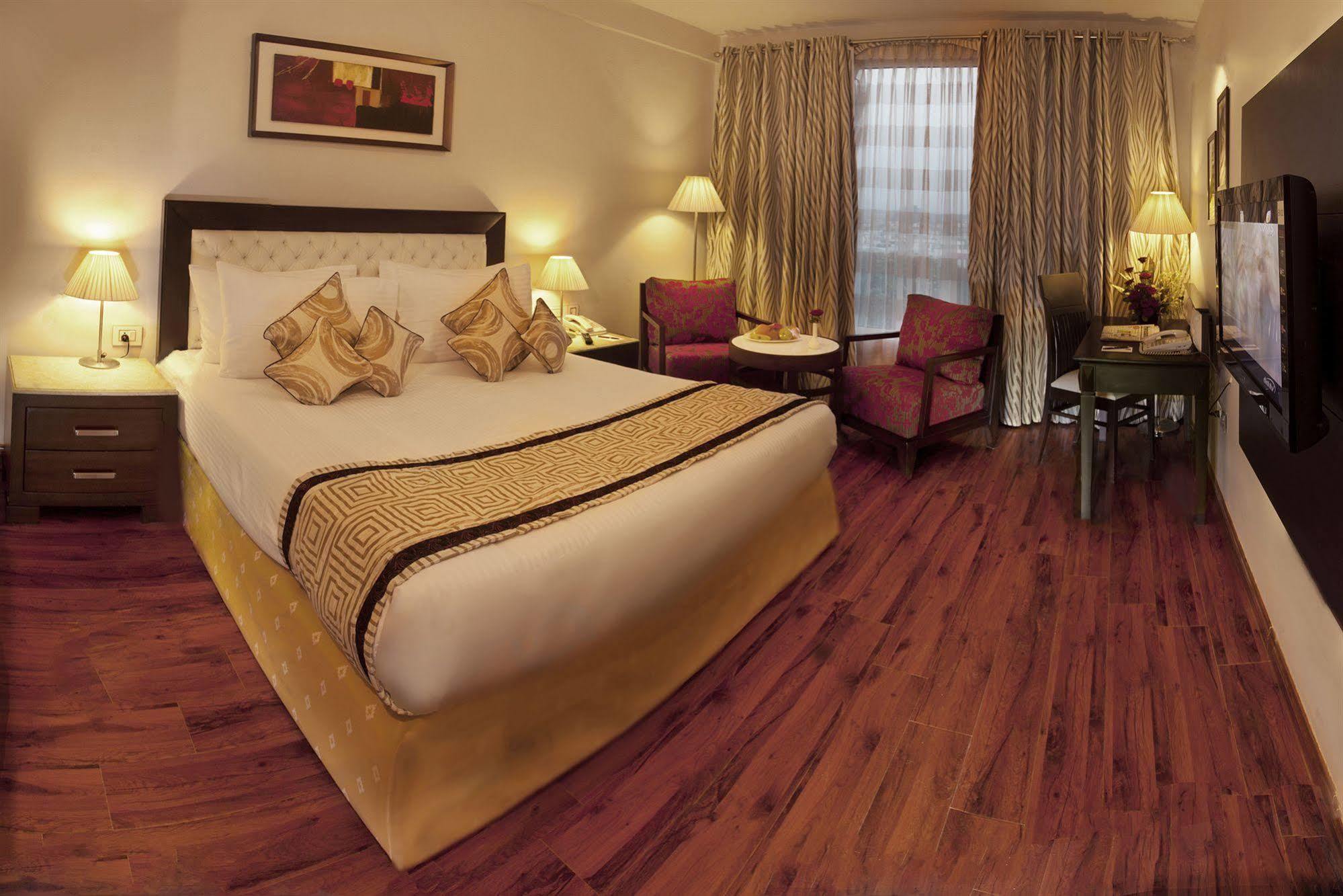 Treehouse Queens Pearl Gurgaon Eksteriør billede